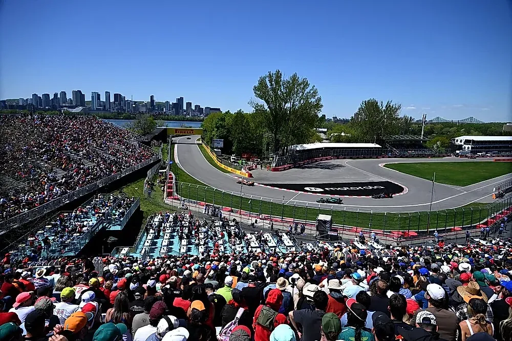 Kanada’da Mercedes Fırtınası: Russell Pole’de, Alonso Bariyerde!