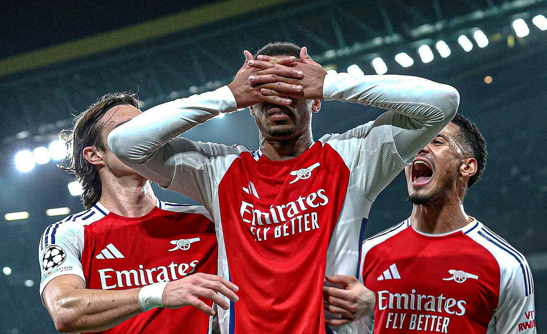 Arsenal'in Şampiyonluk Partisi: Palace'ı Devirip Kupayı Kaldırdı