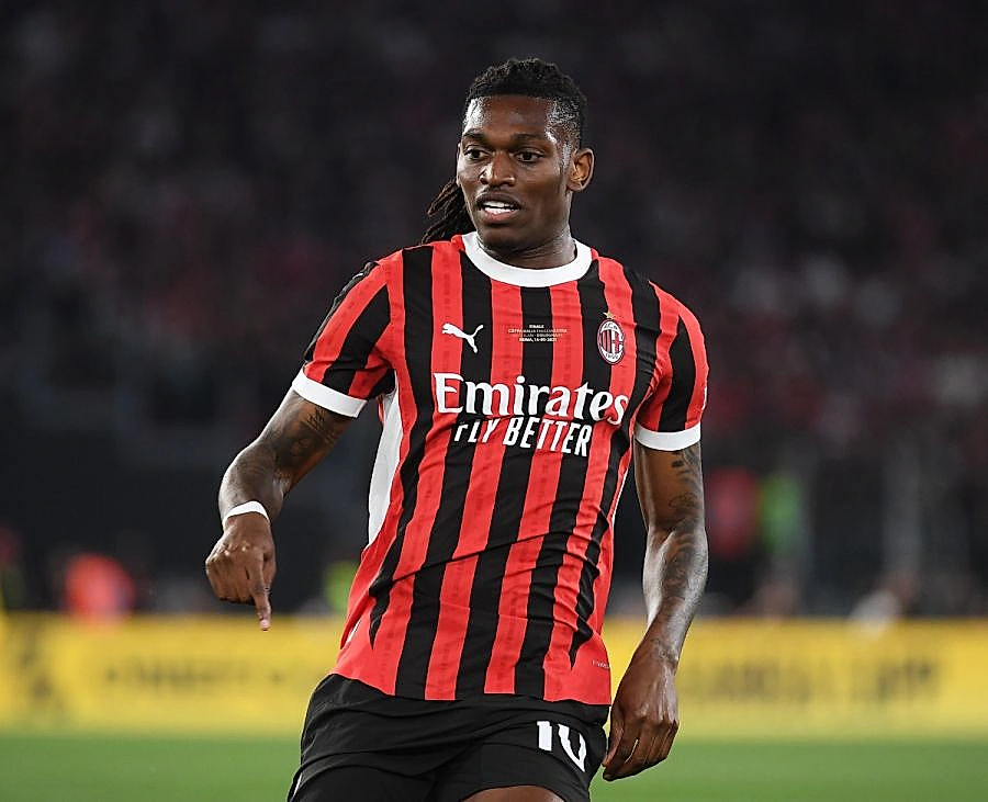  İstanbul Derbisinin Yeni Yıldızı: Galatasaray'dan Leao'ya Yıllık 10 Milyon Euroluk Teklif — La Gazzetta'nın Bombası