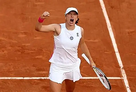  Swiatek Linette Engelini Aştı: 6-4 6-4 İle 4. Tura — Sırada Kostyuk Sınavı, Seles'ten Sonra İlk