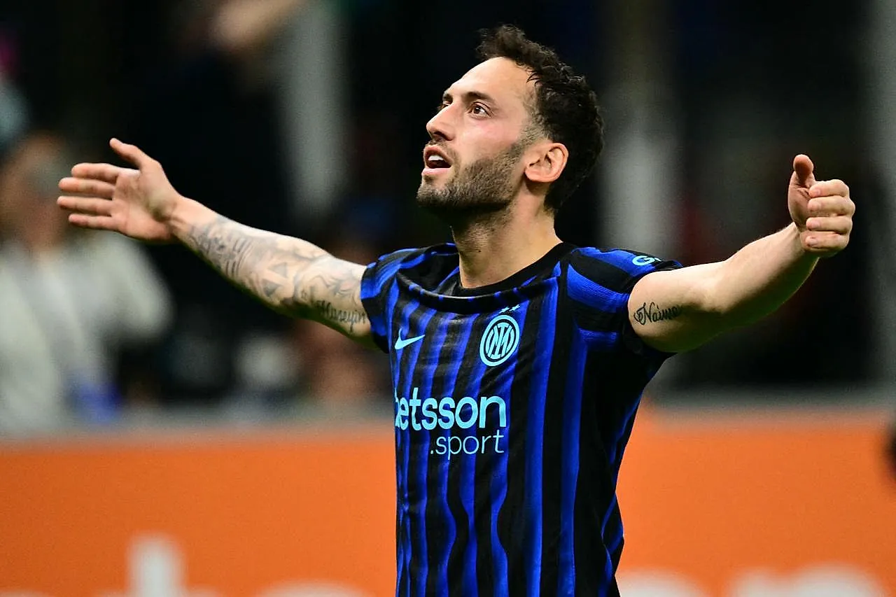  Kaptan Kadıköy Yolunda: Fenerbahçe Hakan Çalhanoğlu İçin Sıkı Hamlede
