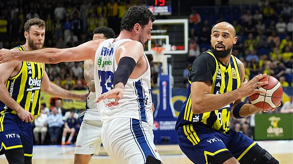  Ülker'de Nefes Kesen Geri Dönüş: Fenerbahçe Beko 73-72 Anadolu Efes, Seri 2-0