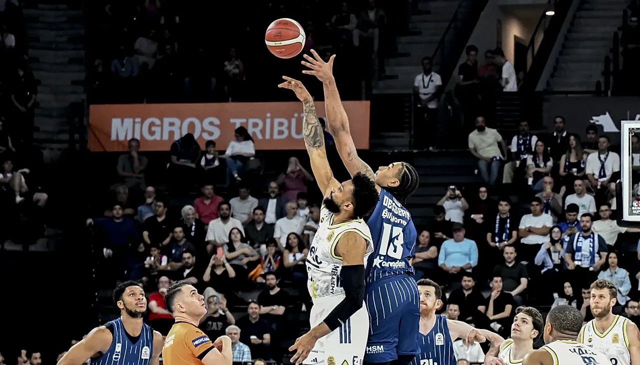  Anadolu Efes Fenerbahçe Beko'ya Karşı Tutunma Maçında