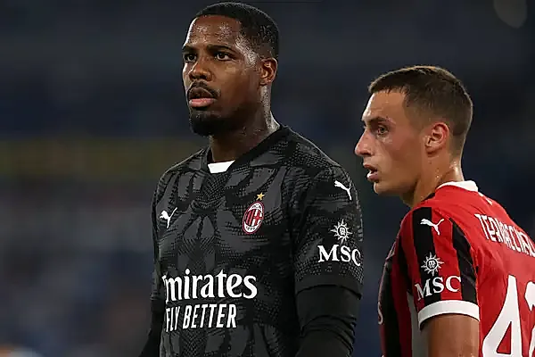 Mike Maignan Chelsea Yolunda: Milan'daki Kaos Fransız Kaleciyi Stamford Bridge'e Yaklaştırıyor