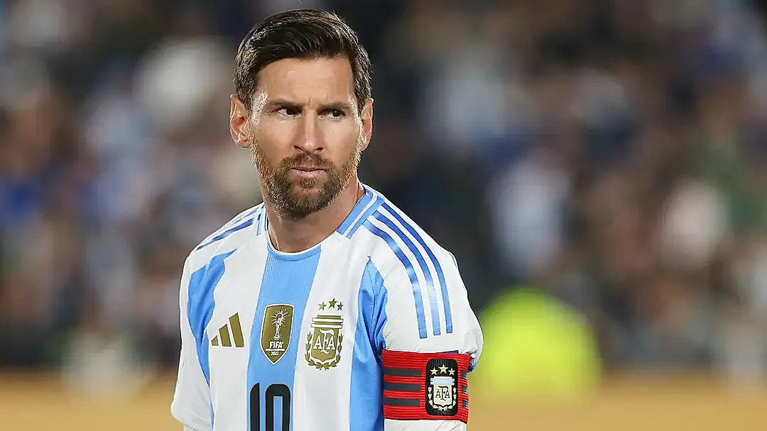 Messi'den hat-trick: Arjantin kupaya farklı başladı