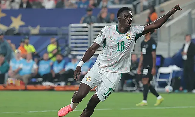 Tur için Senegal önde: İlk yarı 1-0 ve kırmızı kart