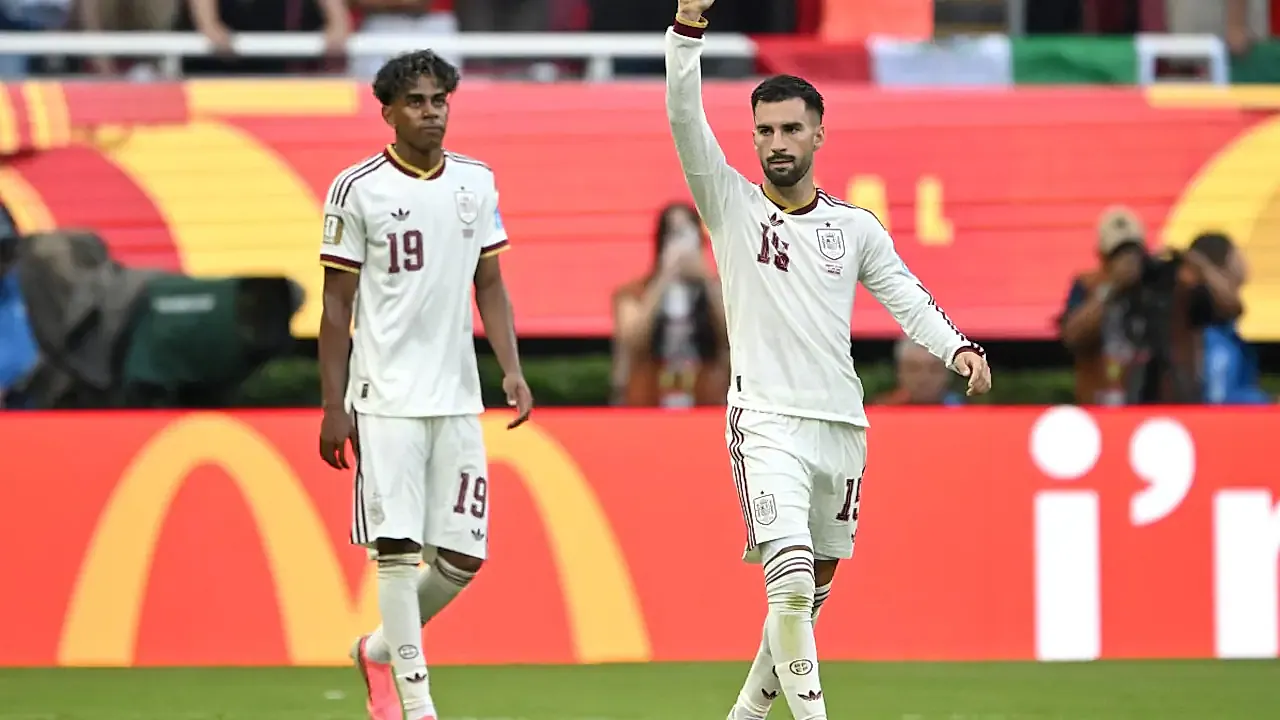 İspanya Uruguay'ı saf dışı bıraktı: Grup lideri 1-0