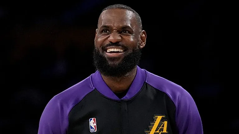 LeBron Lakers'ı bekletiyor: Warriors ve Heat devrede