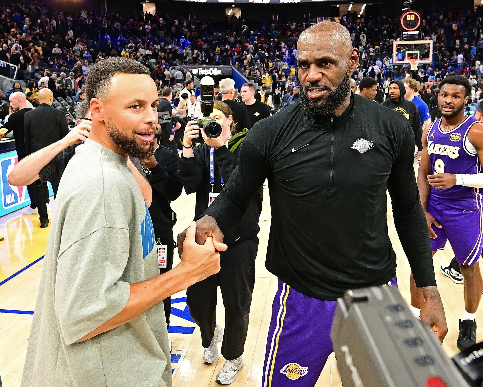 LeBron James serbest: Lakers'la yollar ayrıldı