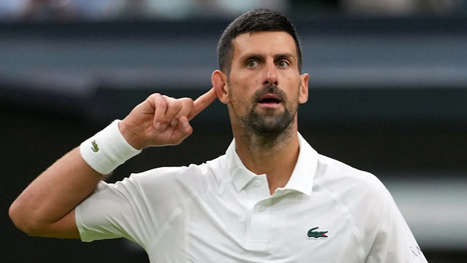 Novak Djokovic Stefanos Tsitsipas'ı üç sette geçti