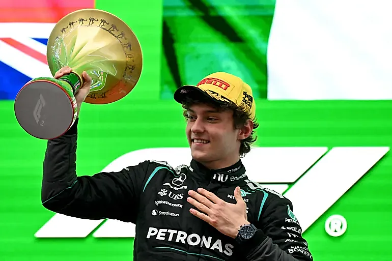 Silverstone'da sprint zaferi Antonelli'nin 