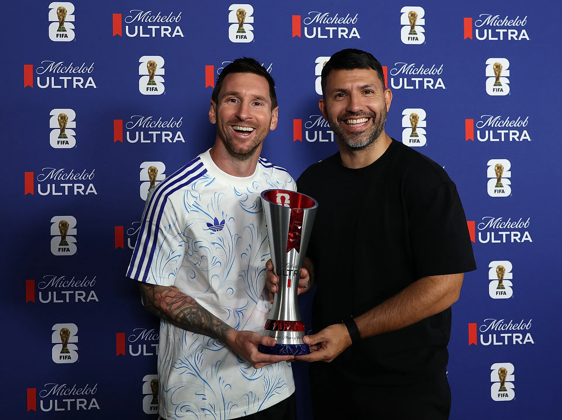 Messi Maçın Adamı Oldu: Agüero'yla Özlenen Kare