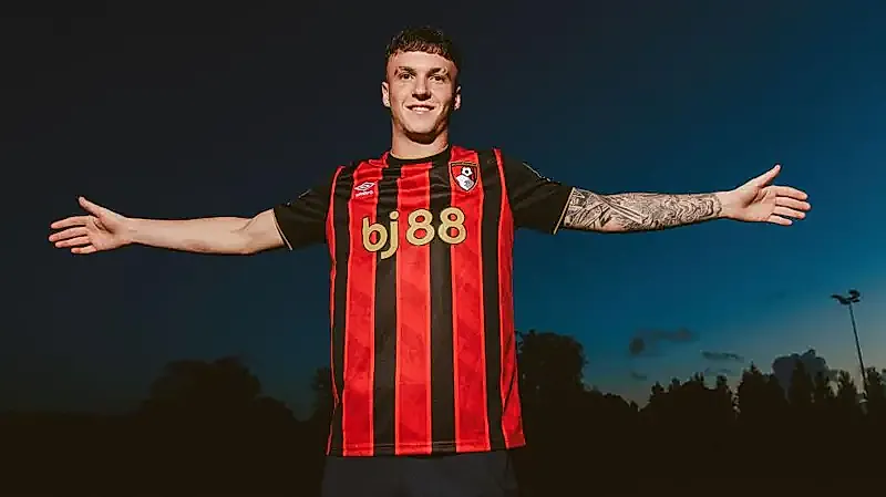 Fiorentina gibt Alex Jiménez bekannt
